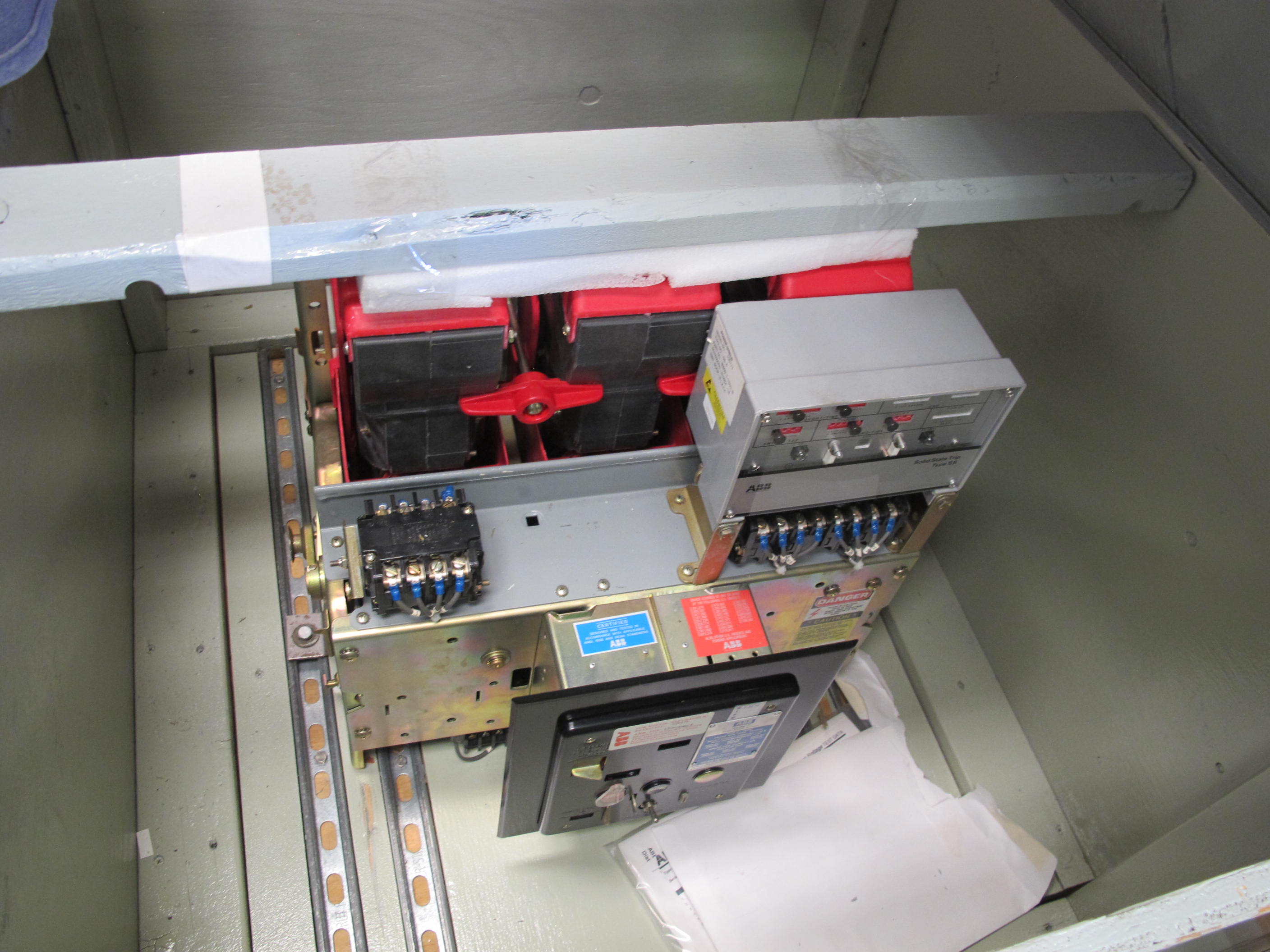 BREAKER, CIRCUIT TYPE, 600-1.6KA AMP RATING, 240-600 VOLT RATING, 3 POLE, K1600S KIND. WITH SOLID STATE TRIP DEVICE TYPE SS4, LT/ST, COMPLETE PART NUMBER C1535-7773-144-07(00)(01)(18)(40) (W-44) LOADING & HANDLING FEE $15-